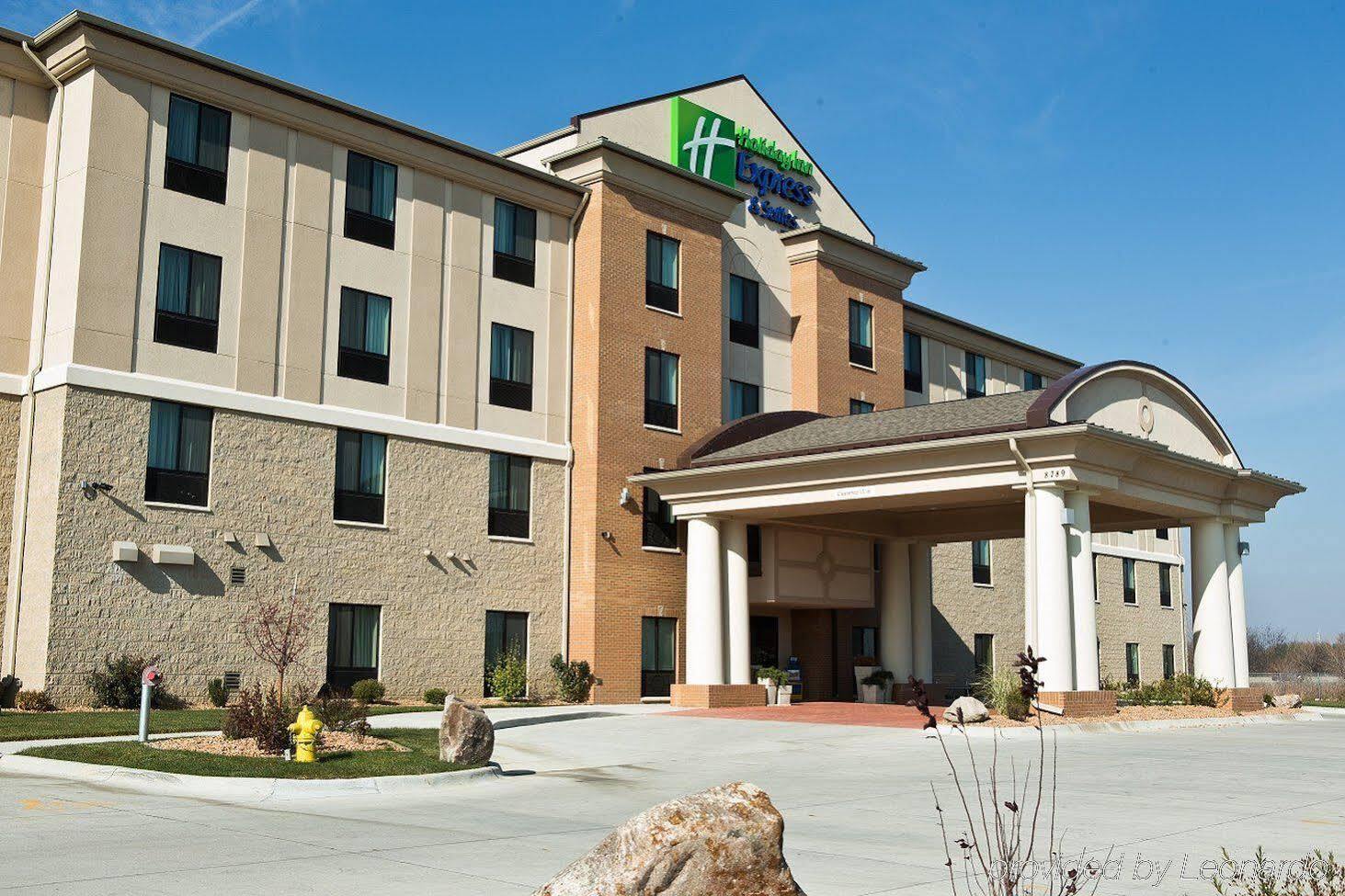 Holiday Inn Express And Suites Urbandale Des Moines, An Ihg Hotel Dış mekan fotoğraf