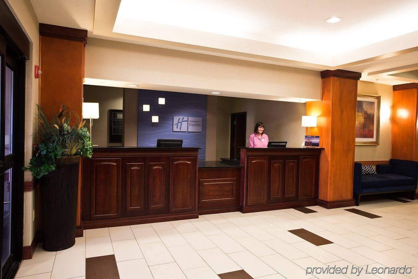 Holiday Inn Express And Suites Urbandale Des Moines, An Ihg Hotel Dış mekan fotoğraf